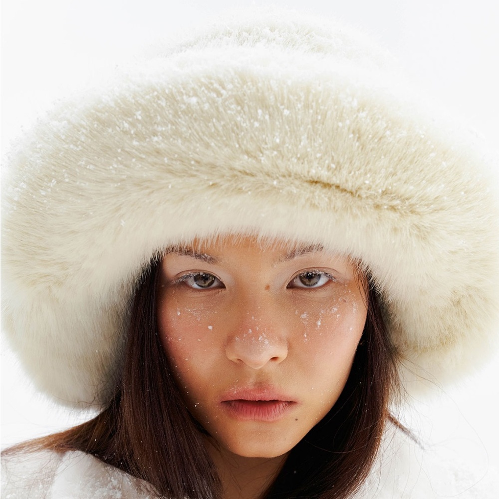Lemonade - Bearss Sugar, Faux Fur Bucket Hat